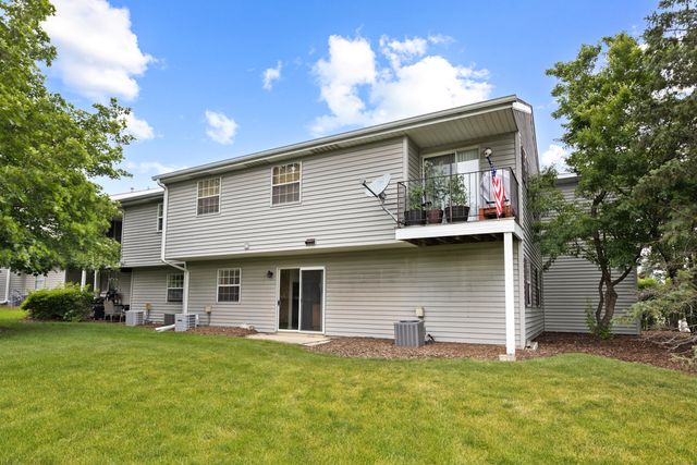 557 E Shag Bark Lane A, Streamwood, IL 60107