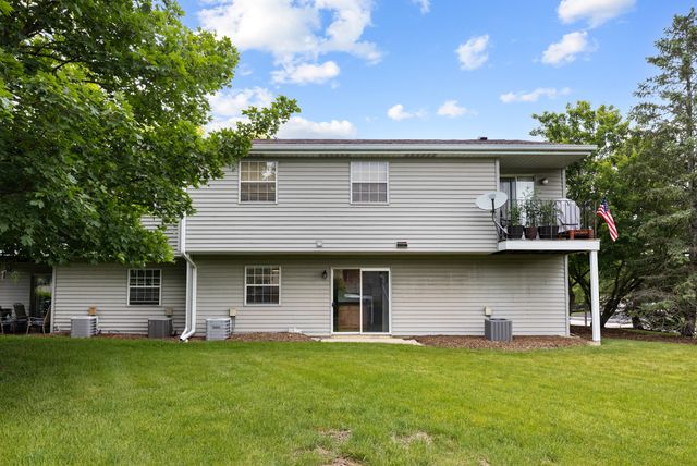 557 E Shag Bark Lane A, Streamwood, IL 60107