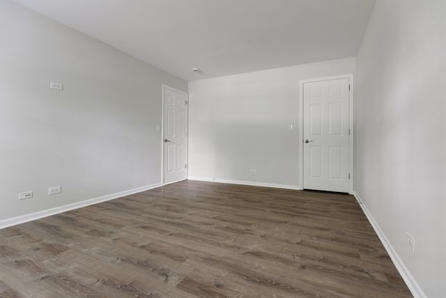 557 E Shag Bark Lane A, Streamwood, IL 60107