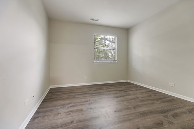 557 E Shag Bark Lane A, Streamwood, IL 60107