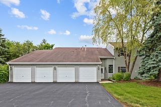 557 E Shag Bark Lane A, Streamwood, IL 60107