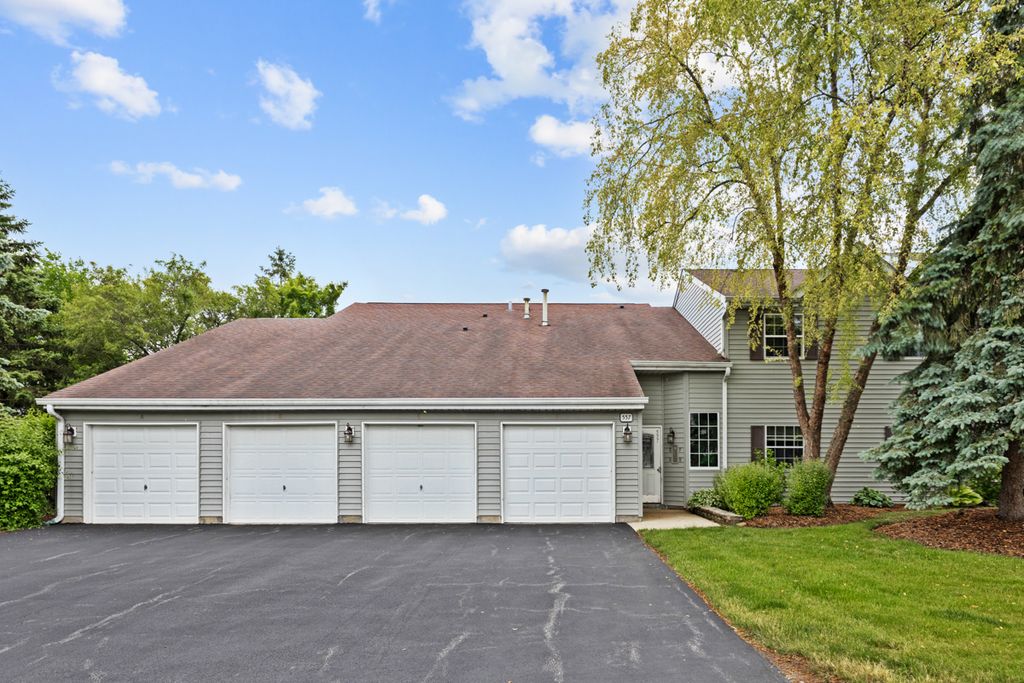 557 E Shag Bark Lane A, Streamwood, IL 60107
