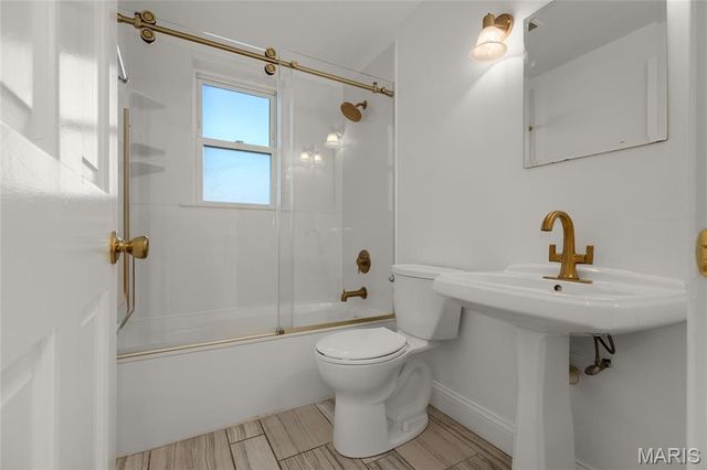 9 Holly Drive, Webster Groves, MO 63119