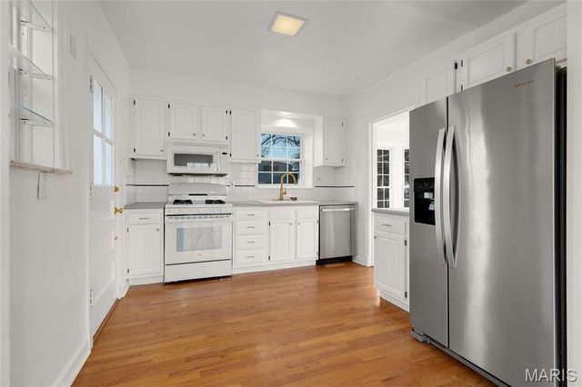 9 Holly Drive, Webster Groves, MO 63119