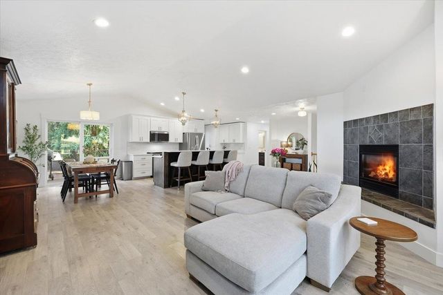 1923 S Mount Vernon Dr, Spokane, WA 99223