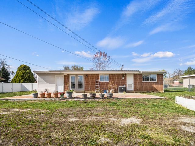 586 E WASATCH DR, Layton, UT 84041