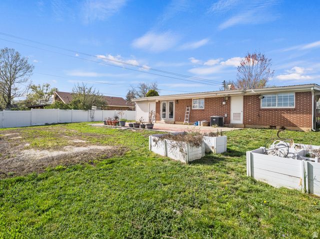 586 E WASATCH DR, Layton, UT 84041