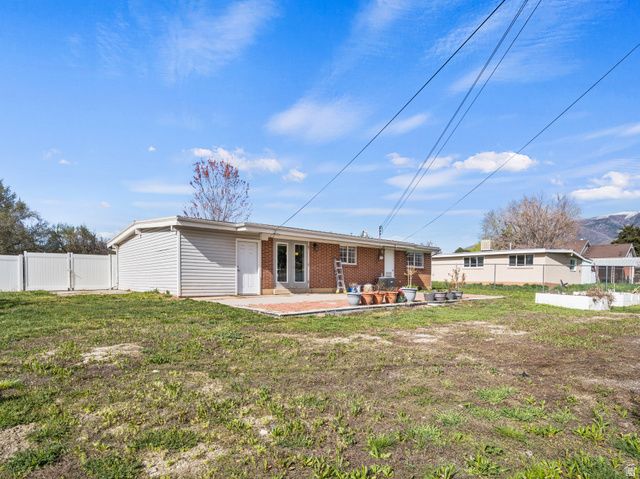 586 E WASATCH DR, Layton, UT 84041