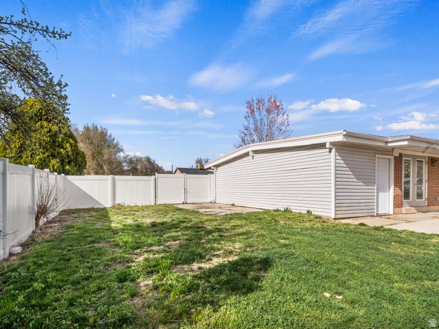 586 E WASATCH DR, Layton, UT 84041