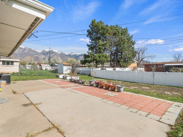 586 E WASATCH DR, Layton, UT 84041