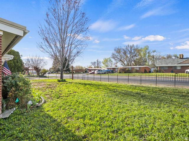 586 E WASATCH DR, Layton, UT 84041