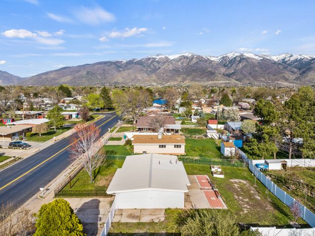 586 E WASATCH DR, Layton, UT 84041