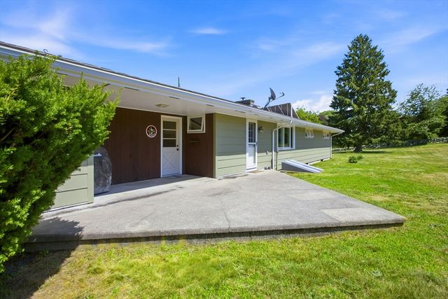 25 Westport Harbor Road, Little Compton, RI 02837