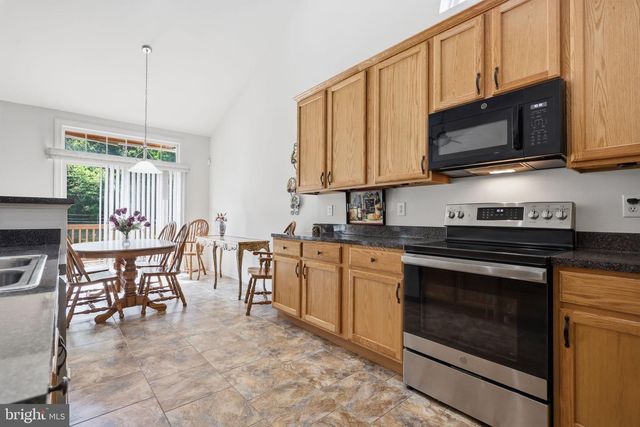 34 VIRGINIA DR, Atco, NJ 08004