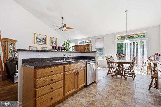 34 VIRGINIA DR, Atco, NJ 08004