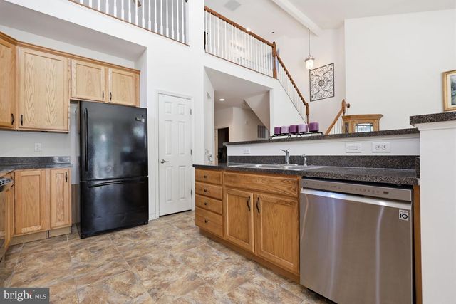 34 VIRGINIA DR, Atco, NJ 08004