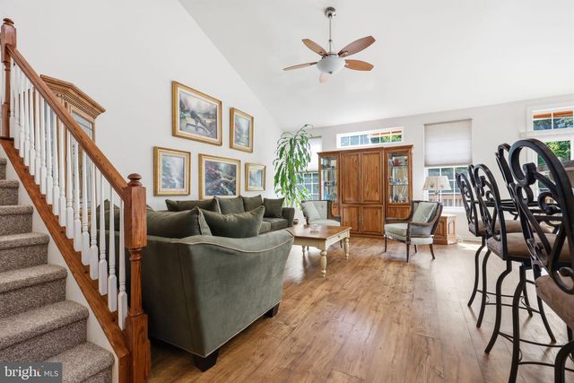 34 VIRGINIA DR, Atco, NJ 08004