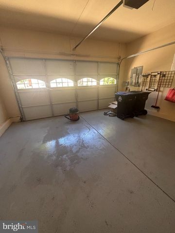 34 VIRGINIA DR, Atco, NJ 08004