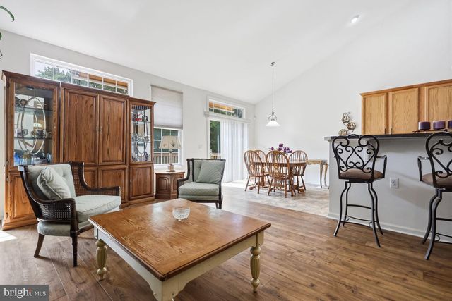 34 VIRGINIA DR, Atco, NJ 08004