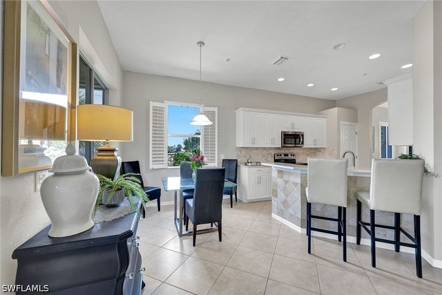 8723 Coastline CT 202, Naples, FL 34120