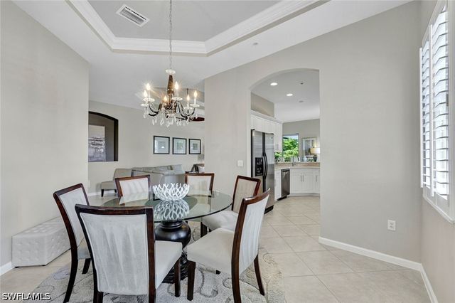 8723 Coastline CT 202, Naples, FL 34120
