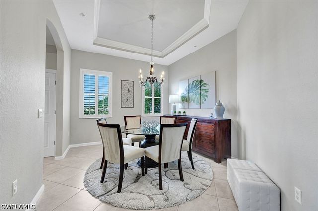 8723 Coastline CT 202, Naples, FL 34120