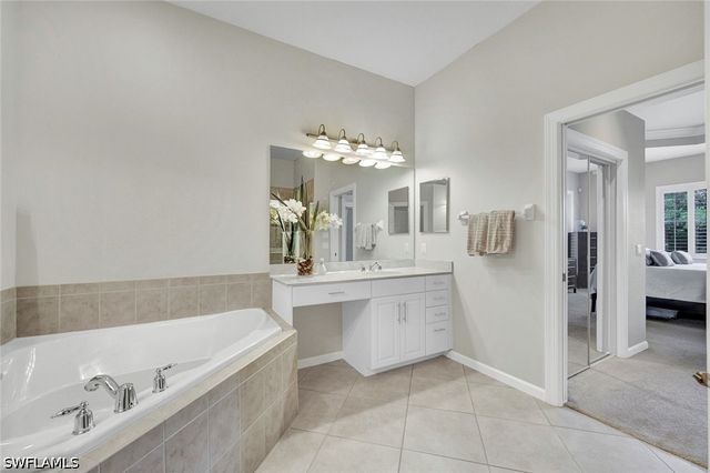 8723 Coastline CT 202, Naples, FL 34120