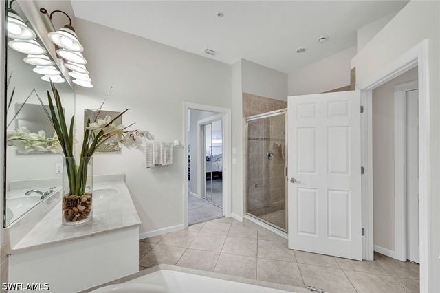 8723 Coastline CT 202, Naples, FL 34120