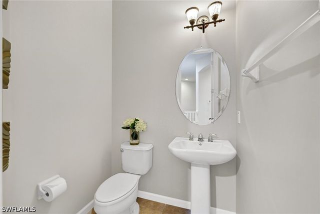 8723 Coastline CT 202, Naples, FL 34120