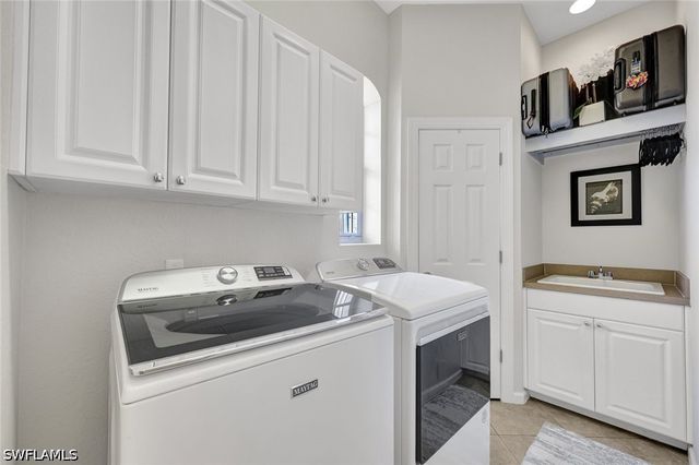 8723 Coastline CT 202, Naples, FL 34120