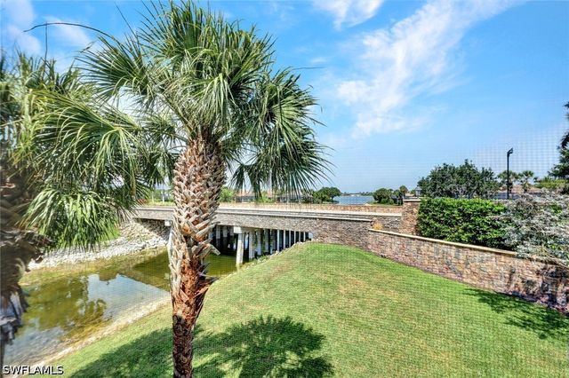 8723 Coastline CT 202, Naples, FL 34120