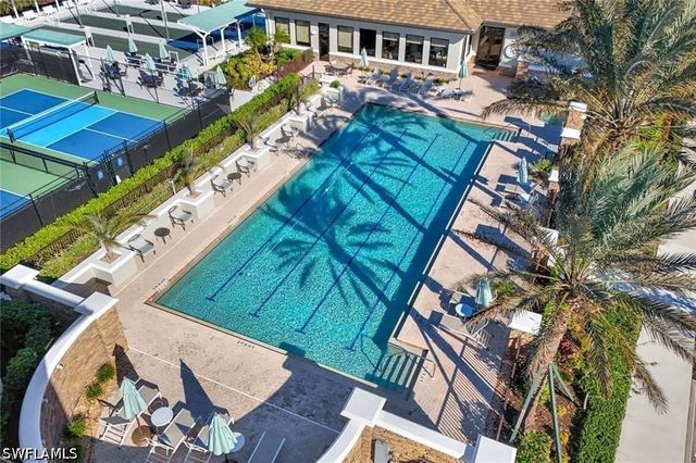 8723 Coastline CT 202, Naples, FL 34120