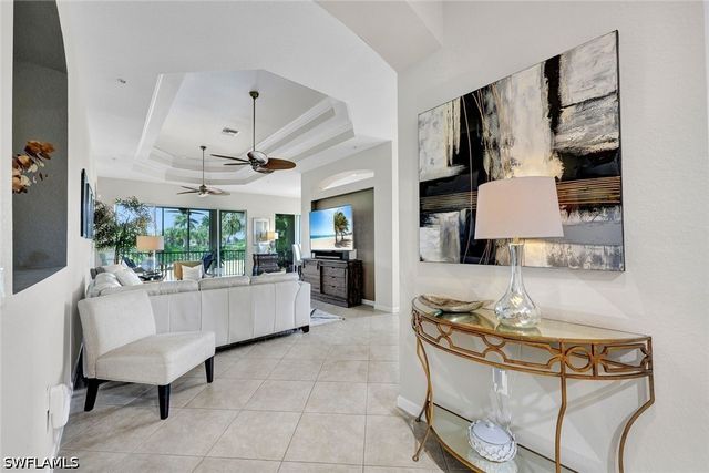 8723 Coastline CT 202, Naples, FL 34120