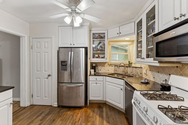 352 Larchmont, San Antonio, TX 78209