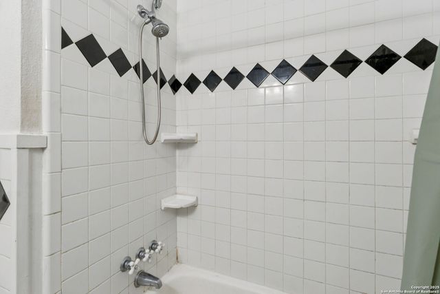 352 Larchmont, San Antonio, TX 78209