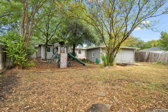 352 Larchmont, San Antonio, TX 78209