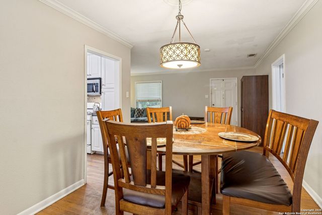 352 Larchmont, San Antonio, TX 78209