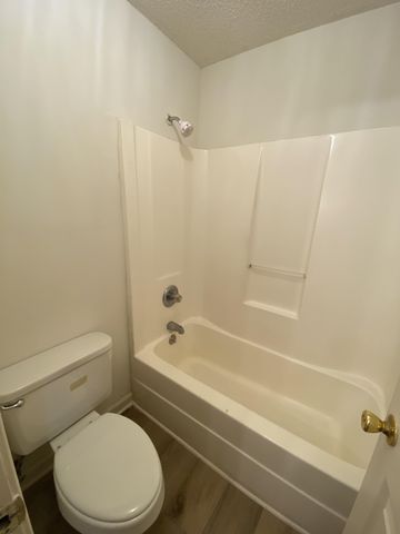 243 Tree Line Dr, Oak Grove, KY 42262