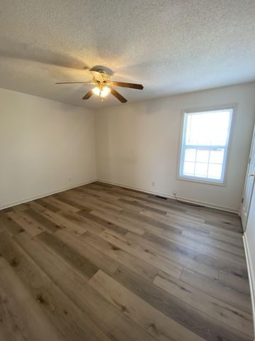 243 Tree Line Dr, Oak Grove, KY 42262