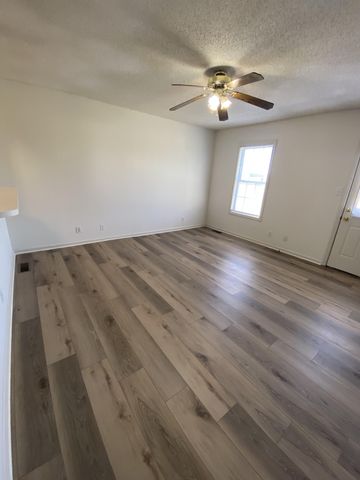 243 Tree Line Dr, Oak Grove, KY 42262