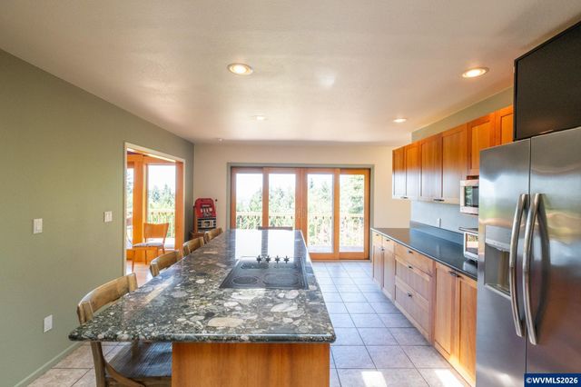 36824 Edgemont Dr, Lebanon, OR 97355