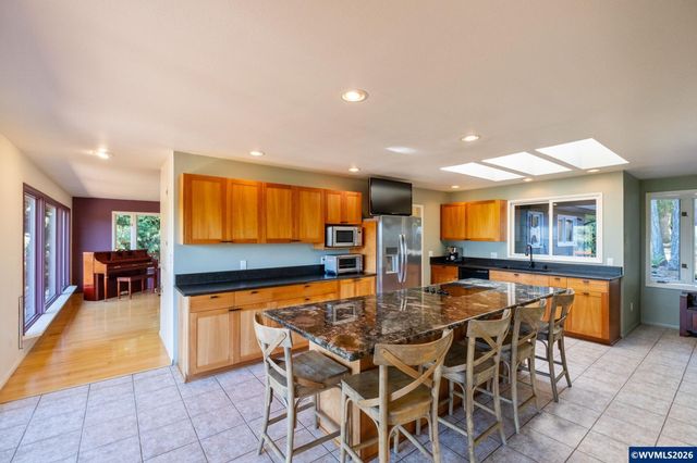 36824 Edgemont Dr, Lebanon, OR 97355