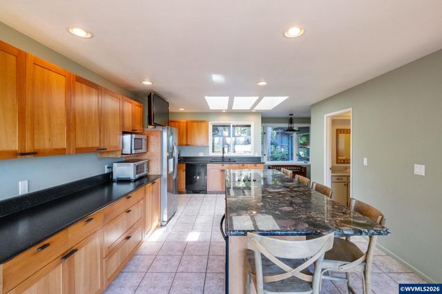 36824 Edgemont Dr, Lebanon, OR 97355