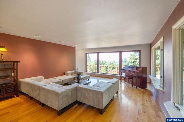 36824 Edgemont Dr, Lebanon, OR 97355