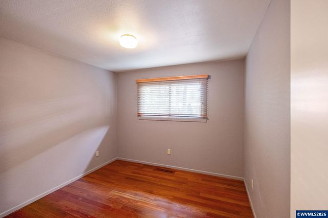 36824 Edgemont Dr, Lebanon, OR 97355