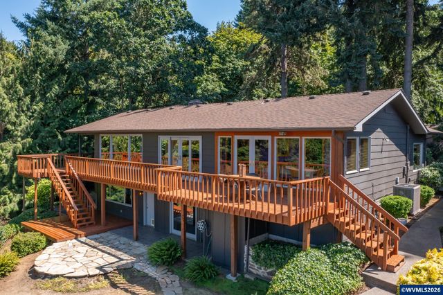 36824 Edgemont Dr, Lebanon, OR 97355