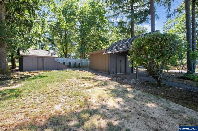 36824 Edgemont Dr, Lebanon, OR 97355