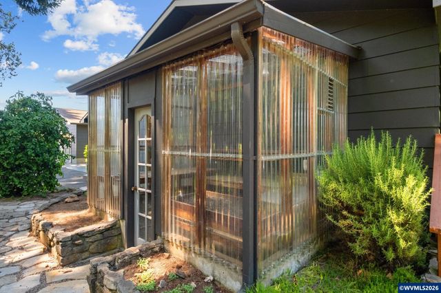 36824 Edgemont Dr, Lebanon, OR 97355