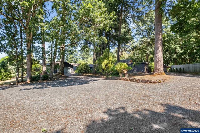 36824 Edgemont Dr, Lebanon, OR 97355