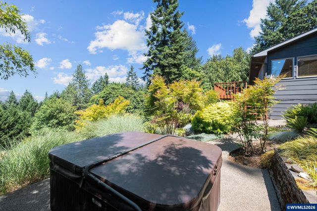 36824 Edgemont Dr, Lebanon, OR 97355